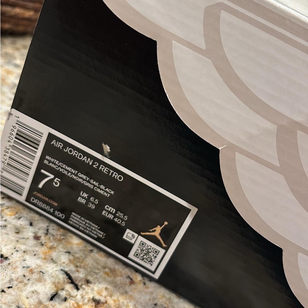 Air jordan retro 2 BRAND NEW WITH BOX - Picture 4 of 4